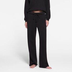 NWT Skims Classic Straight Leg Pants sweatpants new black